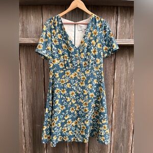 Amour Vert 100% silk floral short sleeve dress | Size M